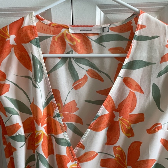 Women’s Secret Floral Wrap Dress - Picture 3 of 4